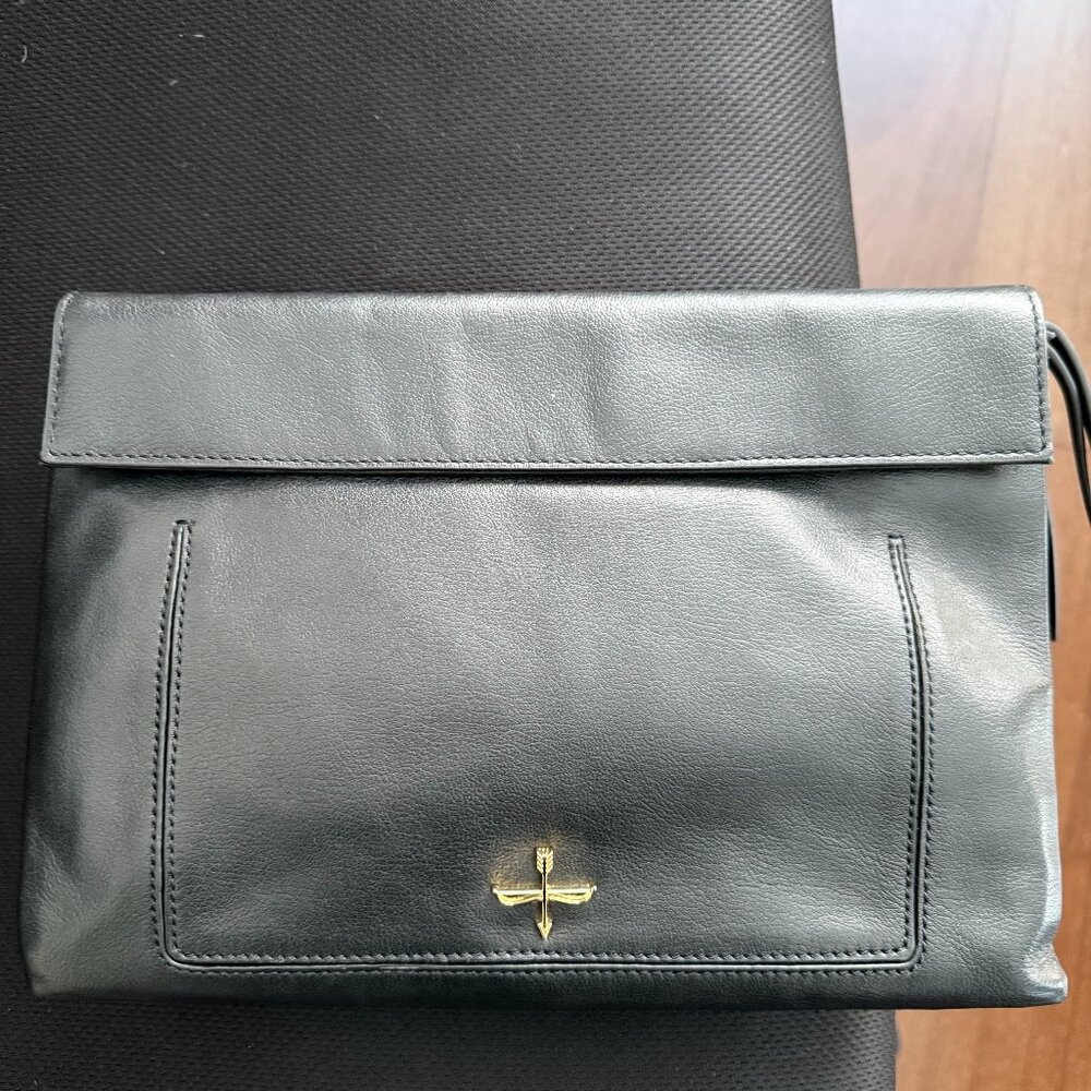 Pour la Victoire Beautiful leather Clutch